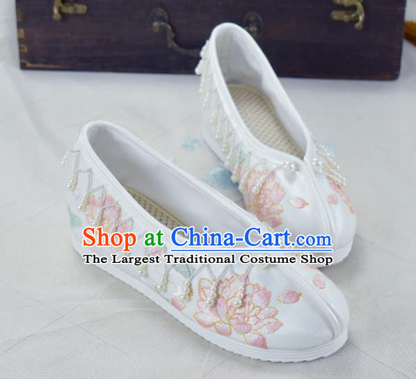 China Traditional Beads Tassel Shoes Women Hanfu Shoes National Embroidered Lotus Shoes White Cloth Shoes