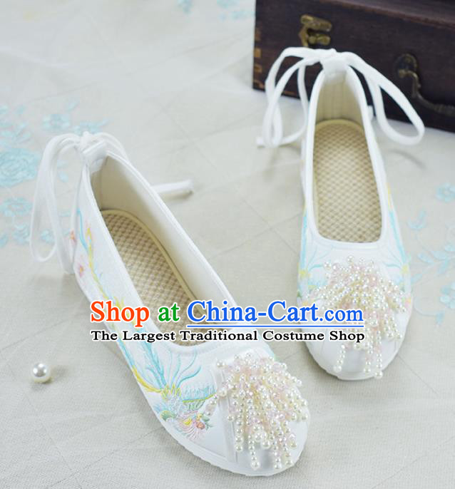 China Women White Embroidered Shoes Wedding Beads Tassel Shoes Traditional Xiuhe Suit Shoes