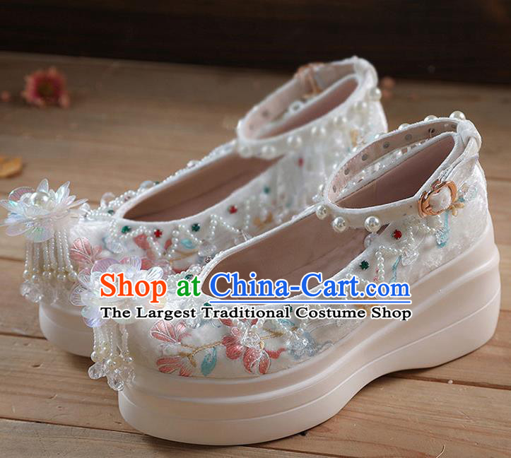 China Traditional Hanfu Beads Tassel Shoes Embroidered Flowers Platform Shoes White Velvet Shoes