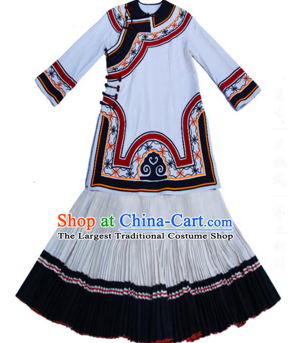 China Yi Nationality Wedding Bride White Outfits Clothing Traditional Liangshan Ethnic Folk Dance Costumes and Headpiece