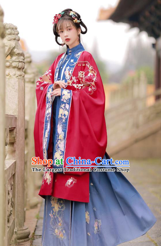 China Traditional Ming Dynasty Historical Costumes Ancient Patrician Lady Hanfu Clothing