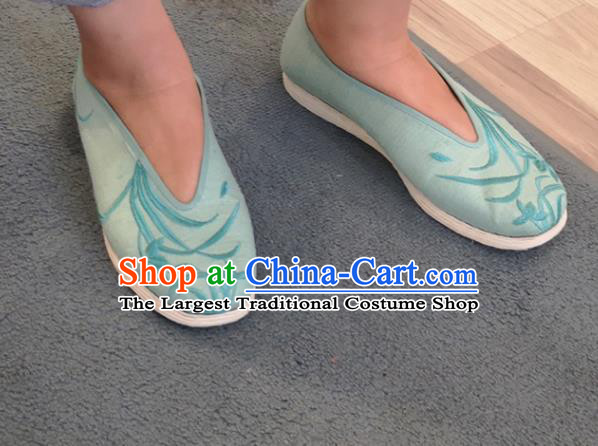 China Traditional Qing Dynasty Court Lady Shoes Handmade Blue Cloth Shoes Embroidered Orchids Shoes