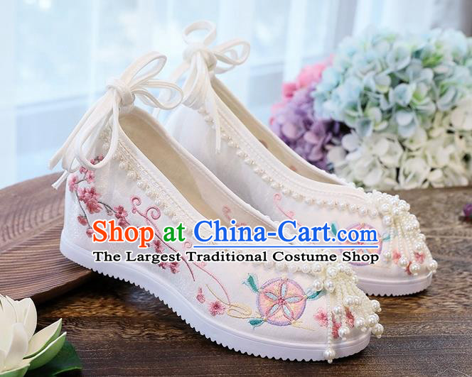 China Handmade White Cloth Shoes Traditional Pearls Tassel Shoes National Embroidered Shoes