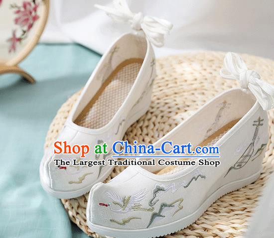 China Traditional Hanfu White Cloth Shoes Handmade Wedge Shoes Embroidered Cloud Crane Shoes