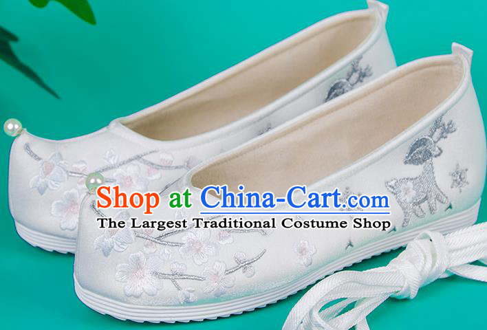 China Traditional Ming Dynasty Hanfu Shoes Ancient Princess Shoes Embroidered White Cloth Shoes