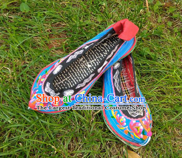 Chinese Traditional Yi Nationality Folk Dance Shoes Yunnan Ethnic Blue Embroidered Shoes National Cloth Shoes