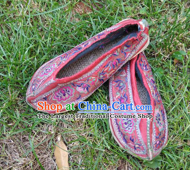 Chinese Traditional Yi Nationality Wedding Shoes Yunnan Ethnic Embroidered Shoes National Red Cloth Shoes