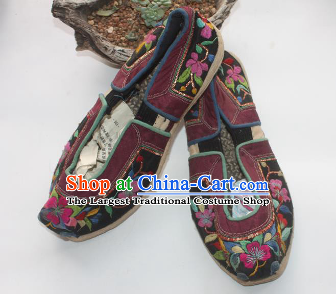 Chinese Handmade Black Embroidered Shoes Traditional Yunnan Nationality Woman Shoes National Strong Cloth Soles Shoes