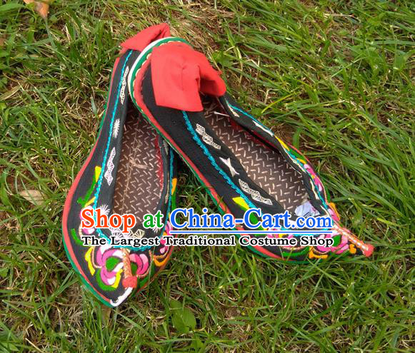 Chinese Yunnan Ethnic Black Embroidered Shoes National Cloth Shoes Traditional Yi Nationality Folk Dance Shoes