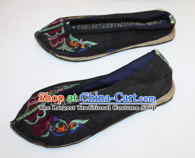Chinese Folk Dance Black Cloth Shoes Traditional Embroidered Shoes Handmade Yi Nationality Woman Shoes