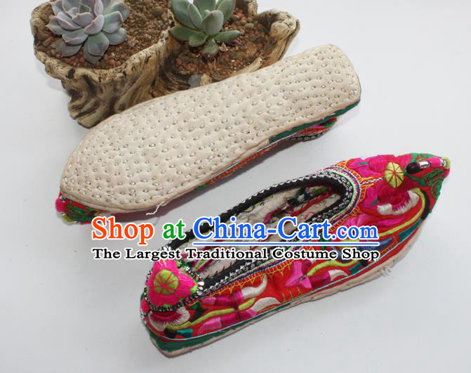 Chinese Handmade Ethnic Folk Dance Shoes Yi Nationality Embroidered Shoes Yunnan National Woman Shoes