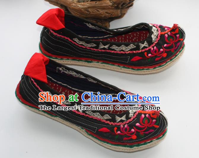Chinese Yi Nationality Folk Dance Shoes National Yunnan Female Shoes Handmade Ethnic Black Cloth Embroidered Shoes