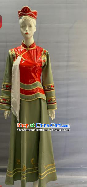 Chinese Ewenki Nationality Clothing Evenki Minority Folk Dance Dress Uniforms Heilongjiang Ethnic Wedding Garment Costume and Hat