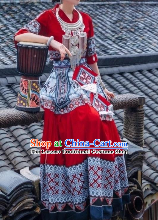 Red Miaojiang Girl Photography Suit