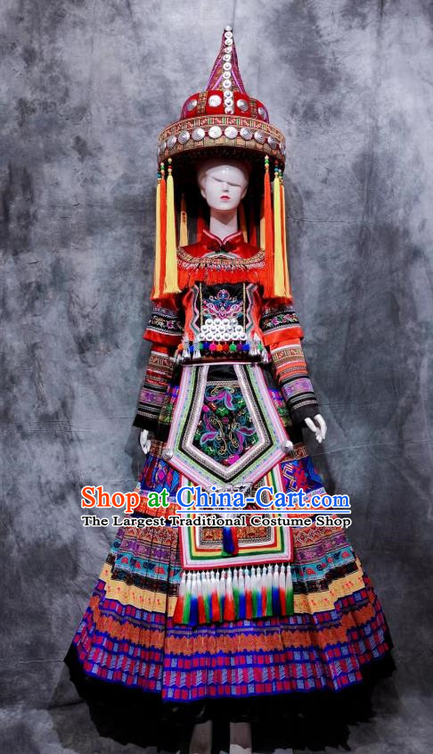 Pointed Toed Yao People Dressed Up In 56 Ethnic Performances And Performance Costumes On March 3 Yao People Catwalk