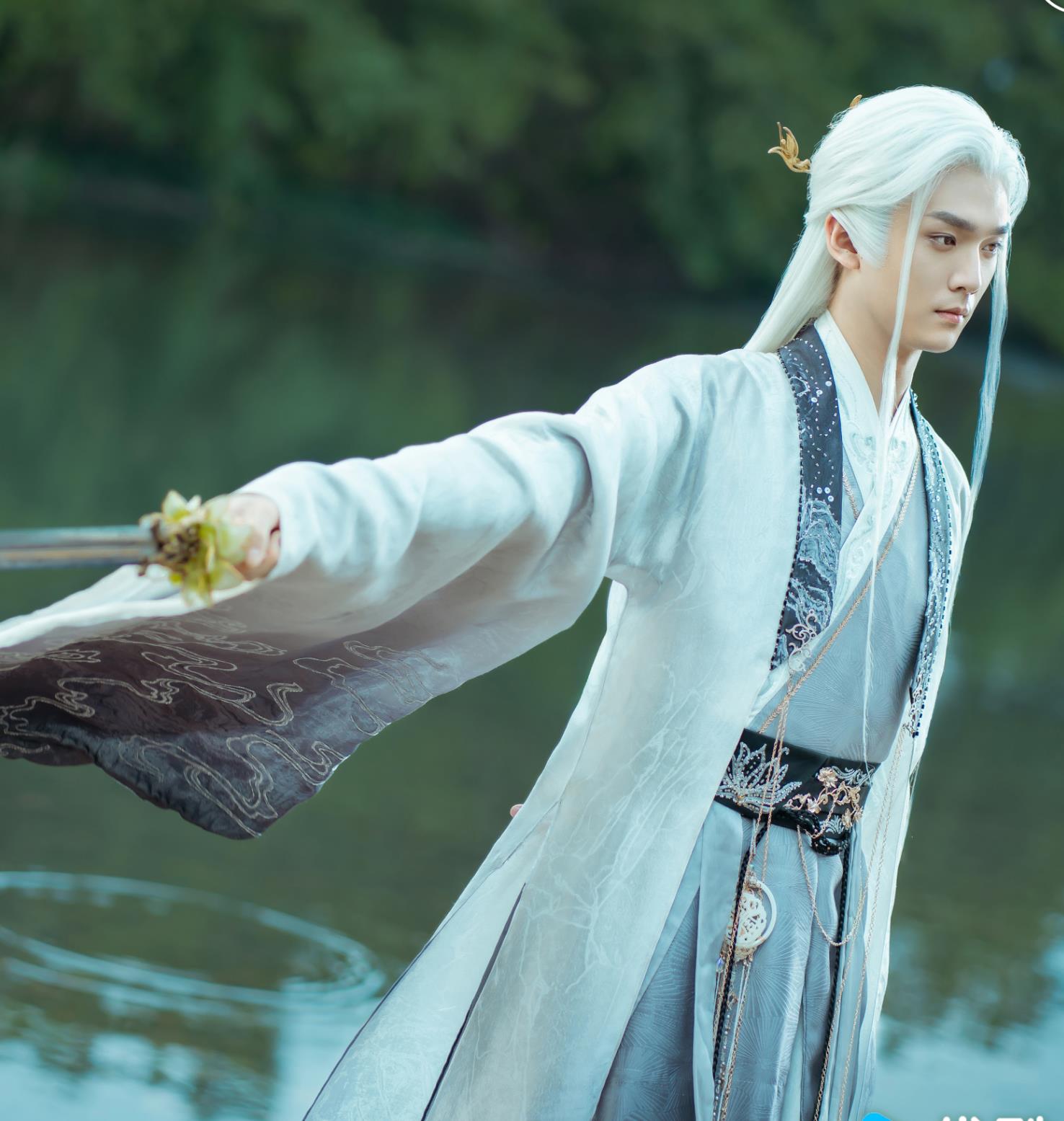 Ancient China Kung Fu Master Clothing Chinese Drama Dashing Youth Swordsman Nan Gong Chun Shui Costume