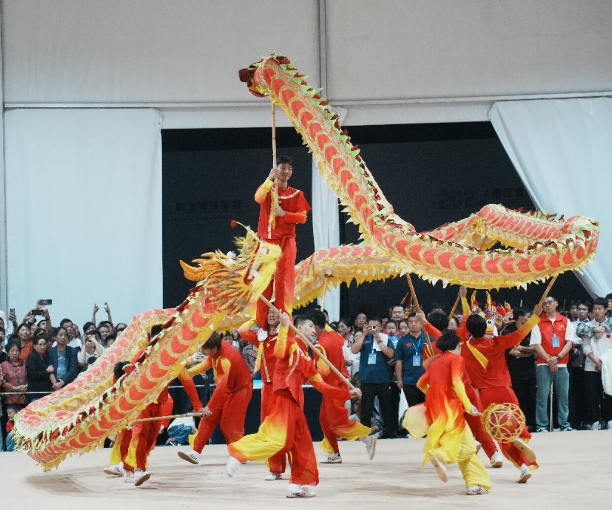 Handmade Dancing Dragon Head and Light Veil Clothing Chinese Festival Dragon Dance Props Golden Competition Dragon Dance Costume Set