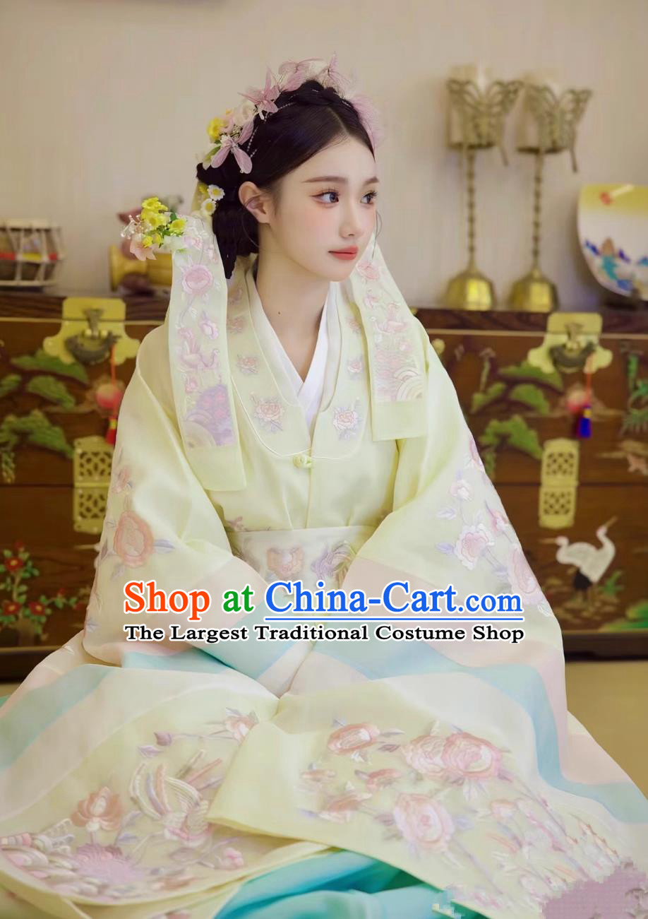 Yellow Korean Ethnic Embroidered Wedding Dress Palace Ancient Costume Yanbian Bridal Gown