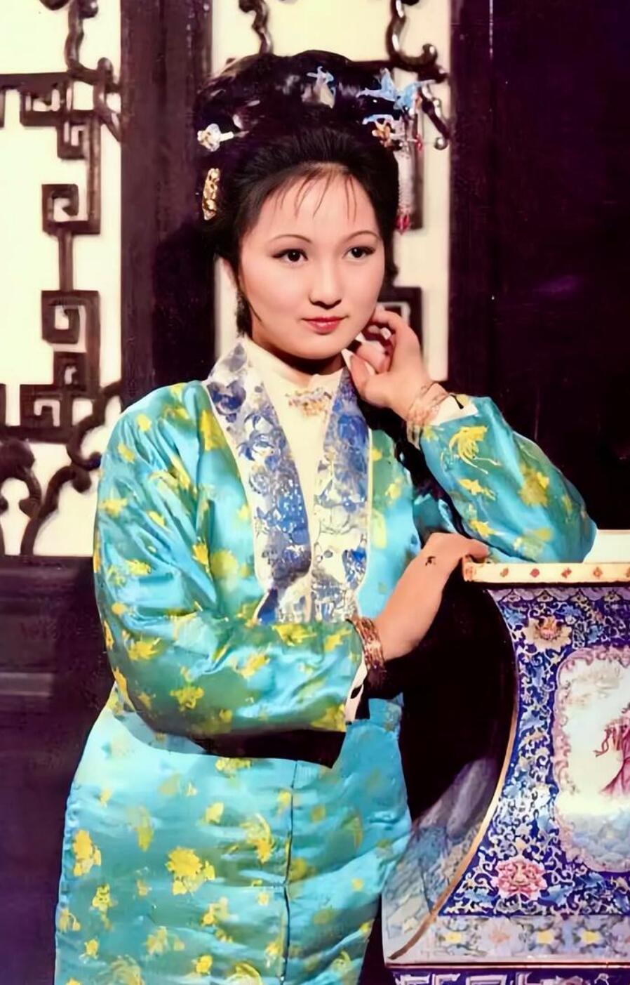 Twelve Beauties of Jinling Chinese Drama A Dream in Red Mansions Ping Er Clothing Traditional Hanfu Ancient Young Mistress Costume
