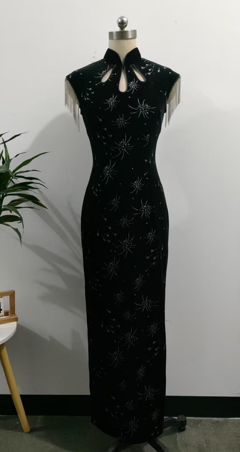 Custom 150kg Wearable Black Firework Velvet Qipao Chinese Style Vintage Hollow Out Fringe Cheongsam Dress