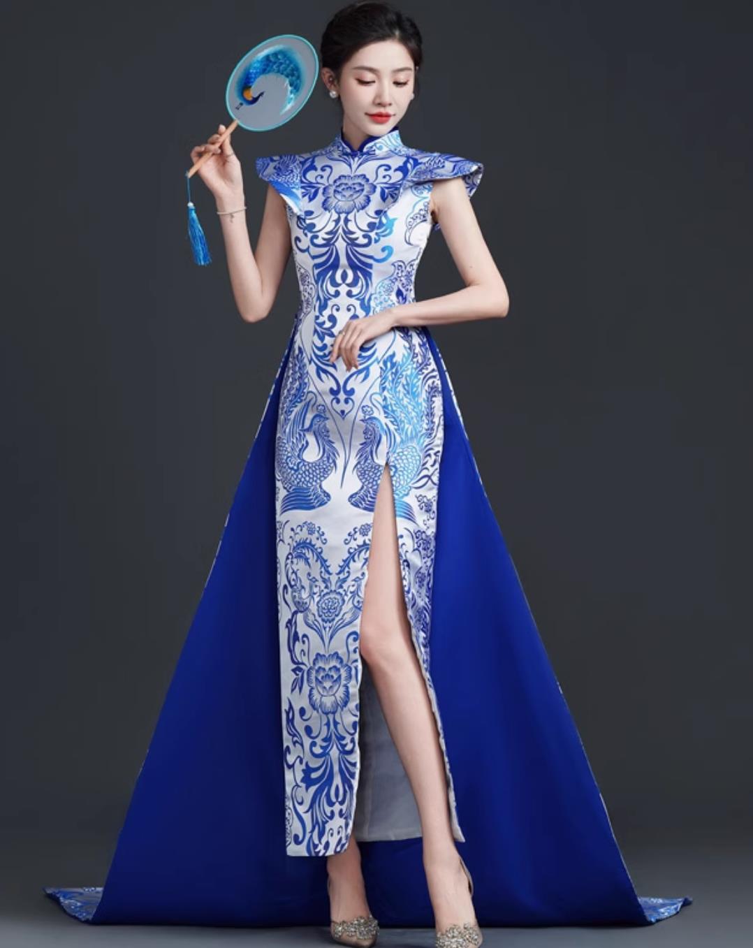 Blue Willow Vintage Qipao Hostess Banquet Gown Elegant Slim High Slit Train Performance Dress