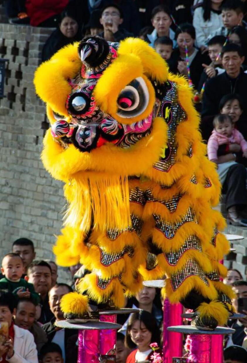 Handmade Fut San lion Head Chinese Festival Celebration Equipment Golden Wool Traditional Lion Dance Costume Complete Set